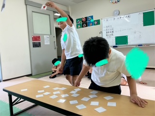 5月27日(火)英語deペアカード探し🍎