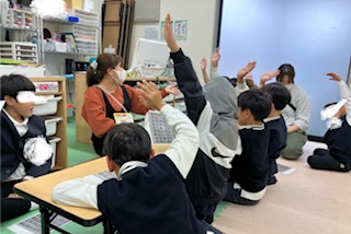 11月4日(火)　耳を澄まして👂✨