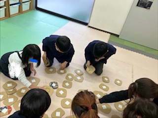 1月15日(木)　めくって探そう🔎